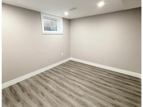 310 Dewe Avenue, Thunder Bay, ON - Indoor Photo Showing Other Room
