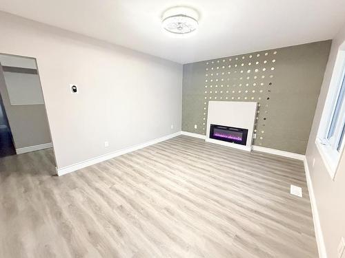310 Dewe Avenue, Thunder Bay, ON - Indoor Photo Showing Other Room