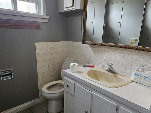 345 Ray Boulevard, Thunder Bay, ON - Indoor Photo Showing Bathroom