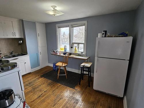 345 Ray Boulevard, Thunder Bay, ON - Indoor Photo Showing Kitchen With Double Sink