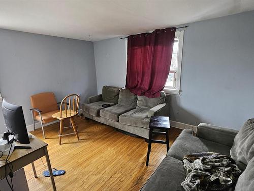 345 Ray Boulevard, Thunder Bay, ON - Indoor Photo Showing Living Room