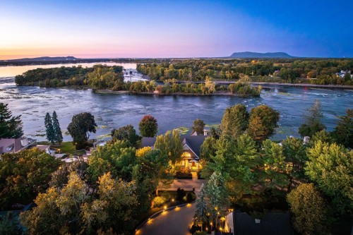 Façade - 20 Rue De Richelieu, Chambly, QC - Outdoor With Body Of Water With View
