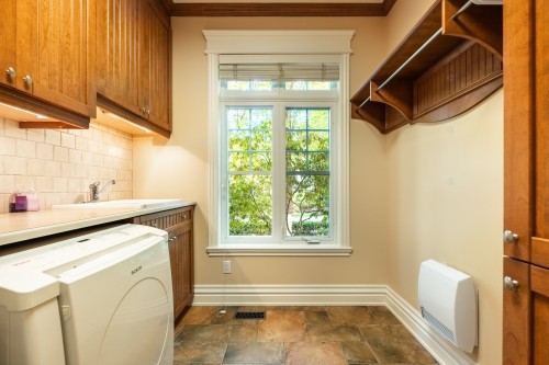 Salle de lavage - 20 Rue De Richelieu, Chambly, QC - Indoor Photo Showing Laundry Room