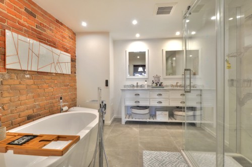 Salle de bains attenante à la CCP - 505-65 Rue St-Paul O., Montréal (Ville-Marie), QC - Indoor Photo Showing Bathroom