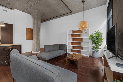 Salon - A208-1085 Rue St-Alexandre, Montréal (Ville-Marie), QC - Indoor