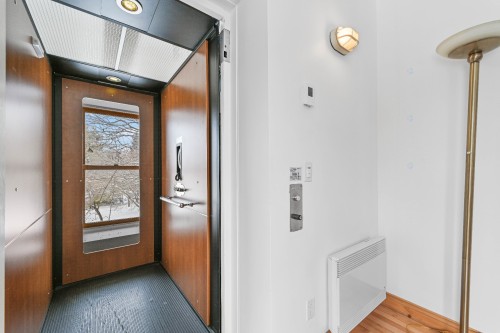 Elevator - 2252 Rue Du Sud, Cowansville, QC - Indoor Photo Showing Other Room