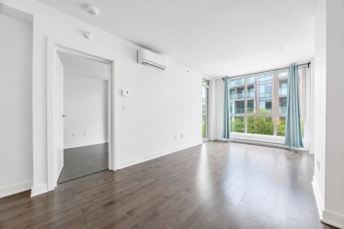 Salon - 303-1239 Rue Drummond, Montréal (Ville-Marie), QC 