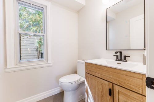 Salle d'eau - 37 Av. Fifth, Pointe-Claire, QC - Indoor Photo Showing Bathroom