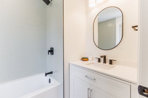 Salle de bains - 37 Av. Fifth, Pointe-Claire, QC - Indoor Photo Showing Bathroom