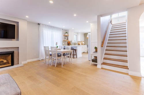 Salle à manger - 37 Av. Fifth, Pointe-Claire, QC - Indoor With Fireplace