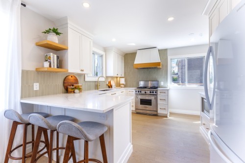 Salle à manger - 37 Av. Fifth, Pointe-Claire, QC - Indoor Photo Showing Kitchen With Upgraded Kitchen