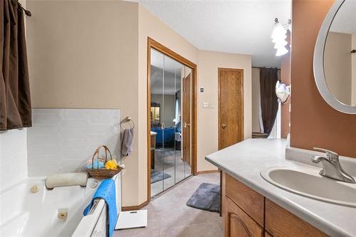 419 Main St, Oakbank, MB 
