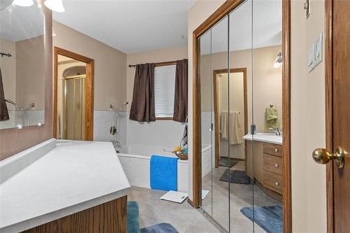 419 Main St, Oakbank, MB 