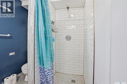 1011 1St Street E, Saskatoon, SK - Indoor Photo Showing Bathroom