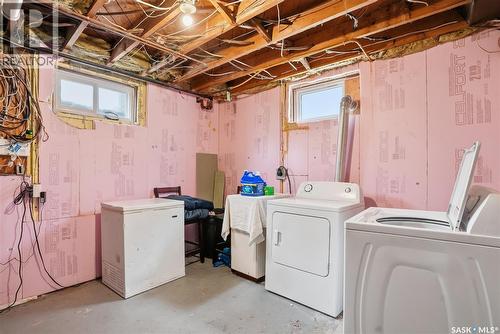 1011 1St Street E, Saskatoon, SK - Indoor Photo Showing Laundry Room