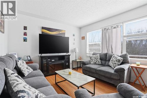 1011 1St Street E, Saskatoon, SK - Indoor Photo Showing Living Room