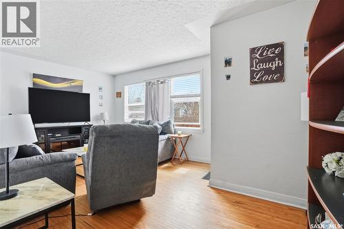 1011 1St Street E, Saskatoon, SK - Indoor Photo Showing Living Room