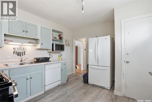1011 1St Street E, Saskatoon, SK - Indoor Photo Showing Kitchen With Double Sink