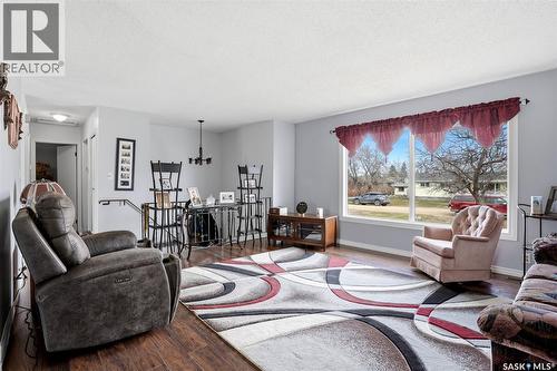 136 Lillis Avenue, Mclean, SK - Indoor Photo Showing Living Room