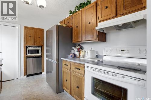 136 Lillis Avenue, Mclean, SK - Indoor Photo Showing Kitchen