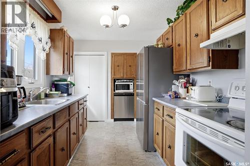 136 Lillis Avenue, Mclean, SK - Indoor Photo Showing Kitchen