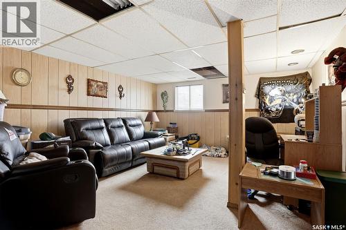 136 Lillis Avenue, Mclean, SK - Indoor Photo Showing Living Room