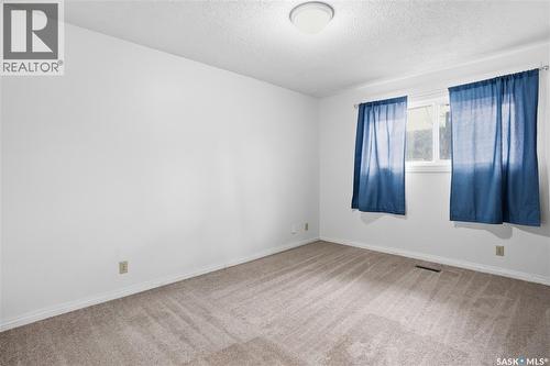 15 Killarney Way, Regina, SK - Indoor Photo Showing Other Room