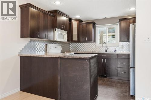 15 Killarney Way, Regina, SK - Indoor Photo Showing Kitchen