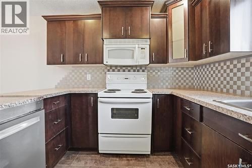 15 Killarney Way, Regina, SK - Indoor Photo Showing Kitchen