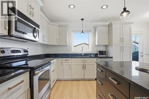 107 Langlois Way, Saskatoon, SK - Indoor Photo Showing Kitchen With Stainless Steel Kitchen With Upgraded Kitchen