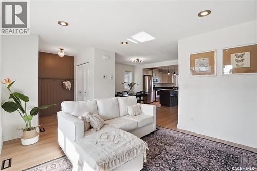 107 Langlois Way, Saskatoon, SK - Indoor Photo Showing Living Room