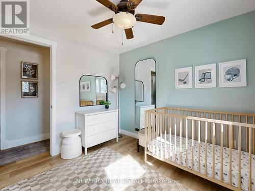 2611 Truscott Drive, Mississauga, ON - Indoor Photo Showing Bedroom