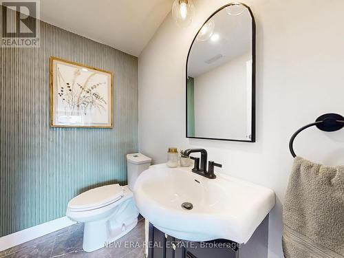 2611 Truscott Drive, Mississauga, ON - Indoor Photo Showing Bathroom