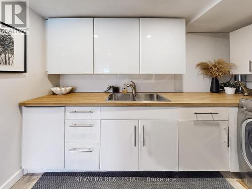 2611 Truscott Drive, Mississauga, ON - Indoor Photo Showing Laundry Room