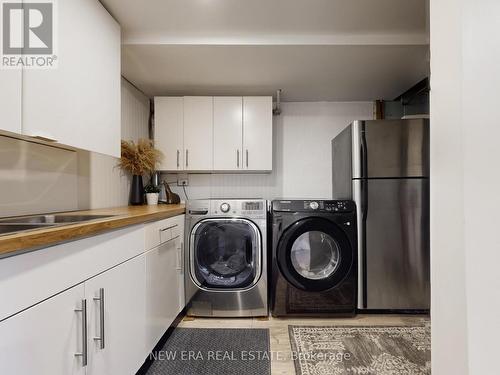 2611 Truscott Drive, Mississauga, ON - Indoor Photo Showing Laundry Room