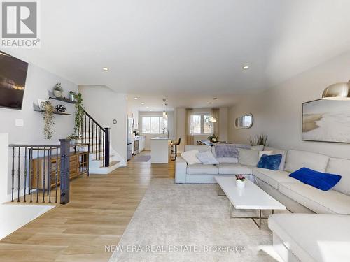2611 Truscott Drive, Mississauga, ON - Indoor Photo Showing Living Room