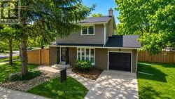 126 OTTER CRESCENT Oakville, ON L6H 1E6