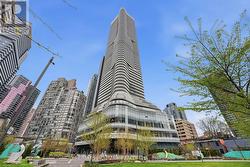5704 - 11 WELLESLEY STREET W Toronto, ON M4Y 0G4