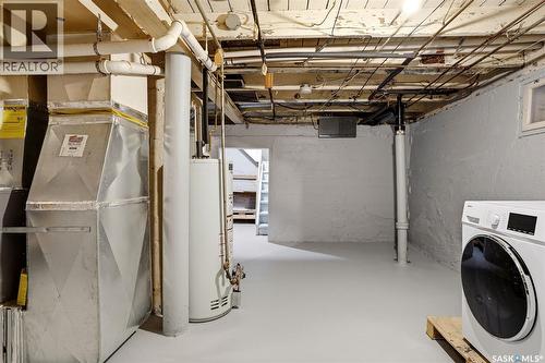 2634 Atkinson Street, Regina, SK - Indoor Photo Showing Laundry Room