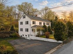 8 Emmerson Street  Bedford, NS B4A 1V7