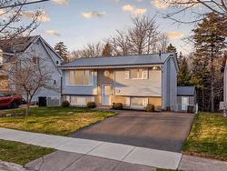 11 Feldspar Crescent  Halifax, NS B3R 2K7