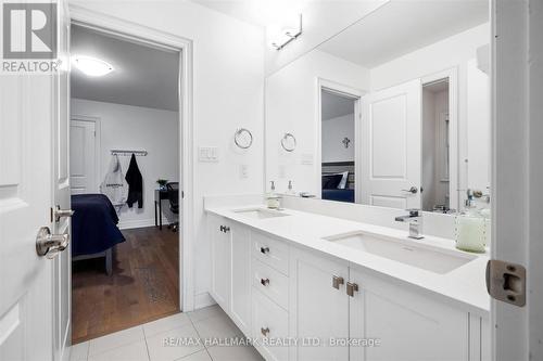 317 La Rose Avenue, Toronto, ON - Indoor Photo Showing Bathroom