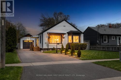 436 FAIRLEIGH AVENUE  Oshawa, ON L1J 2W5
