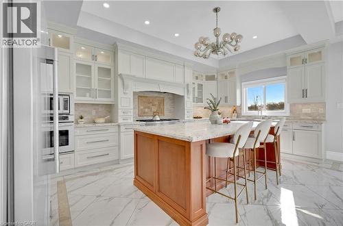 7 Riesling Court, Hamilton, ON - Indoor Photo Showing Kitchen With Upgraded Kitchen
