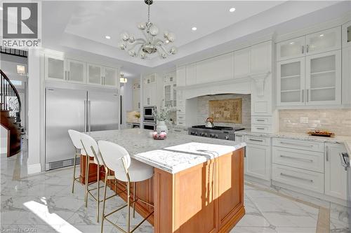 7 Riesling Court, Hamilton, ON - Indoor Photo Showing Kitchen With Upgraded Kitchen