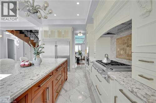 7 Riesling Court, Hamilton, ON - Indoor Photo Showing Kitchen With Upgraded Kitchen