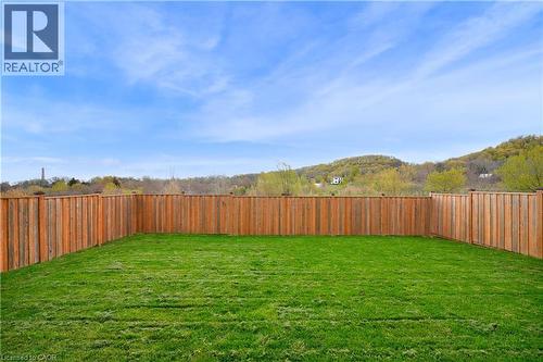 7 Riesling Court, Hamilton, ON - Outdoor