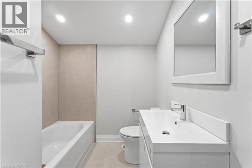 124 Mcelroy Road E Unit# 3, Hamilton, ON - Indoor Photo Showing Bathroom