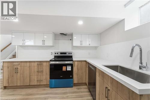 124 Mcelroy Road E Unit# 3, Hamilton, ON - Indoor Photo Showing Kitchen