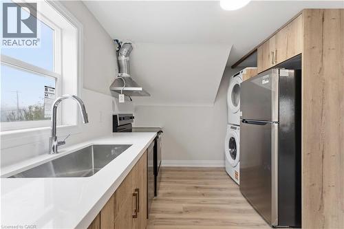 124 Mcelroy Road E Unit# 2, Hamilton, ON - Indoor
